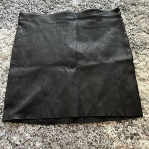 Alice + Olivia faux leather mini skirt size 4